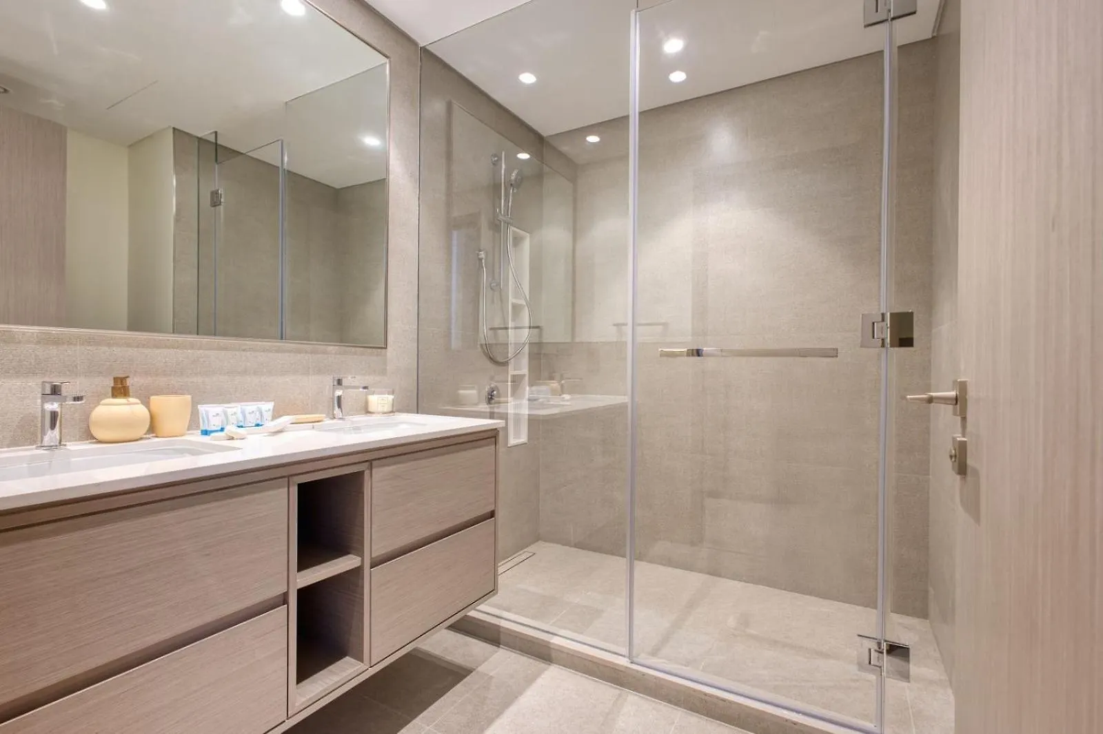 2Br Luxe Sea View Bohemianstyle Apartment Dubai