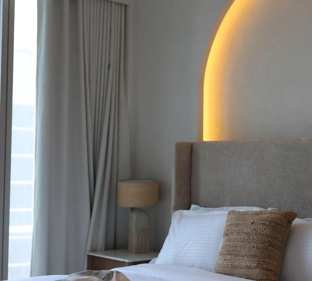2Br Luxe Sea View Bohemianstyle Apartment Dubai