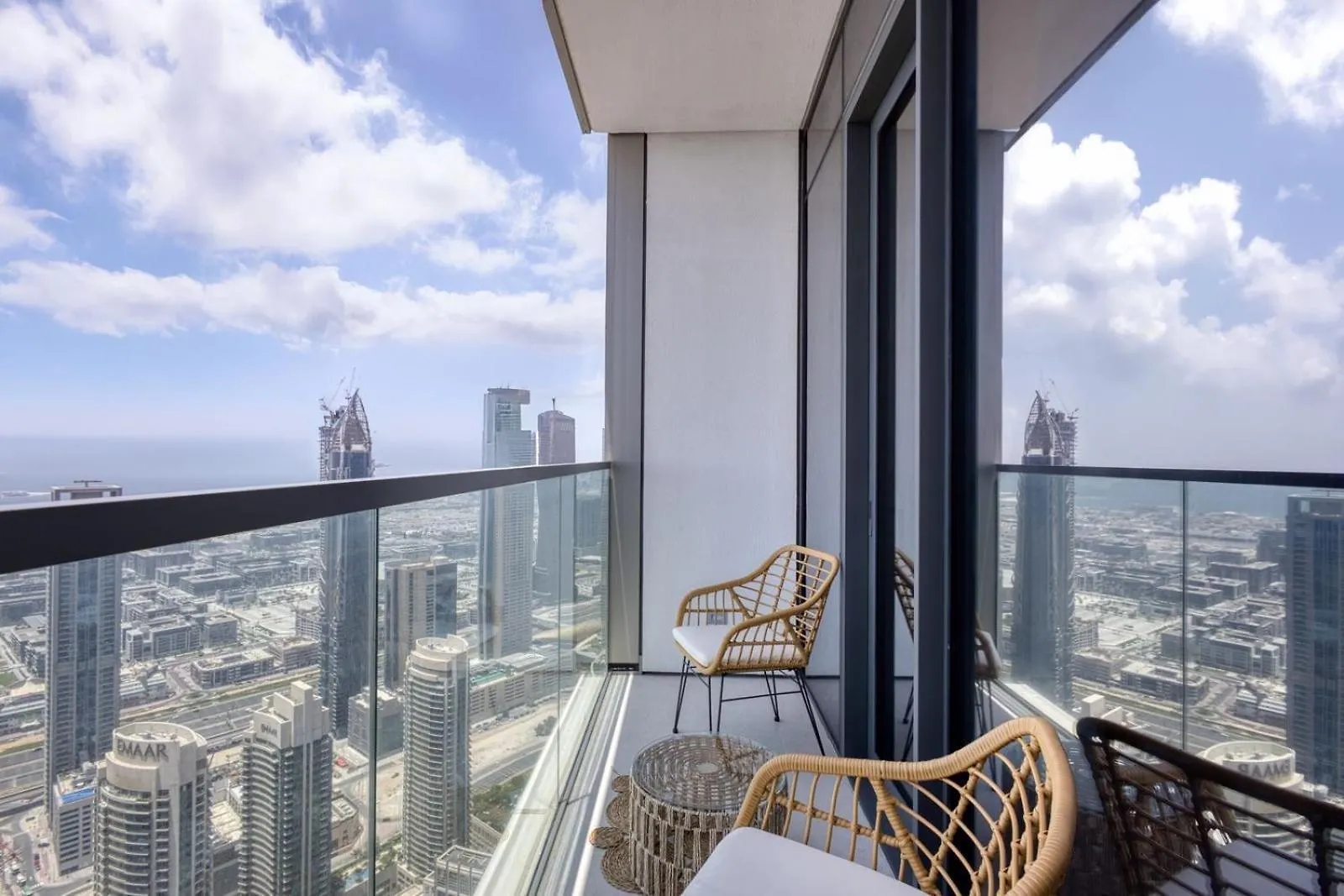 2Br Luxe Sea View Bohemianstyle Apartment Dubai