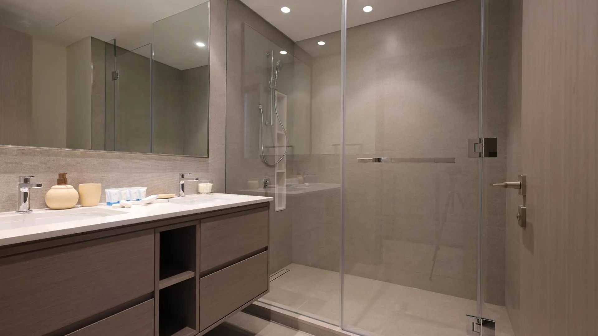 2Br Luxe Sea View Bohemianstyle Apartment Dubai