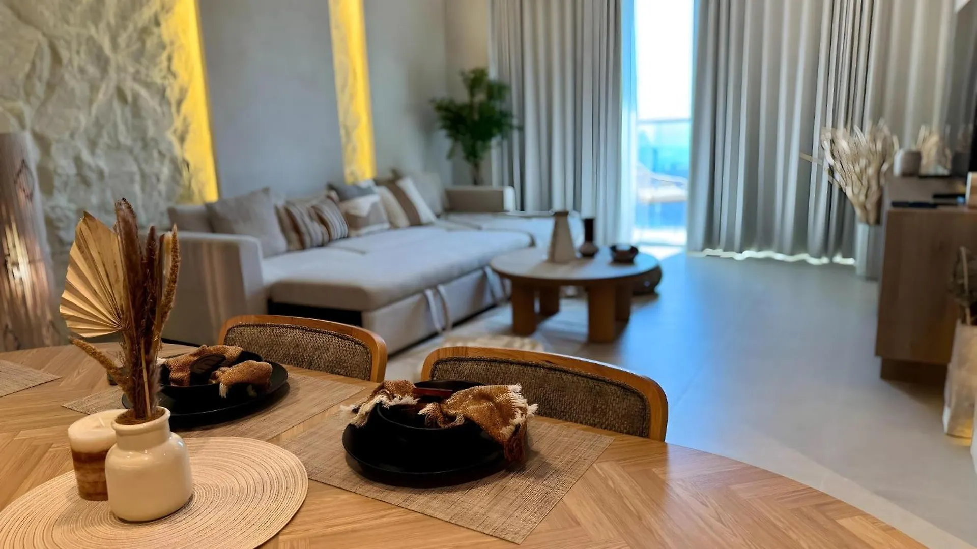 2Br Luxe Sea View Bohemianstyle Apartment Dubai