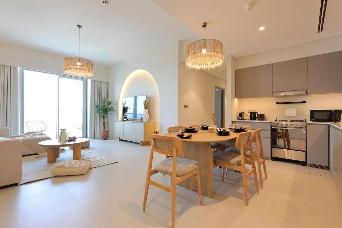 2Br Luxe Sea View Bohemianstyle Apartment Dubai
