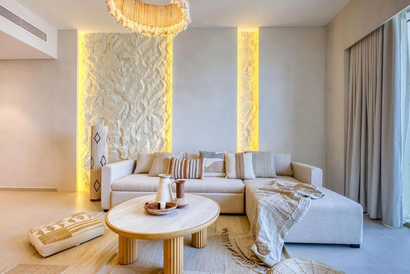 2Br Luxe Sea View Bohemianstyle Apartment Dubai