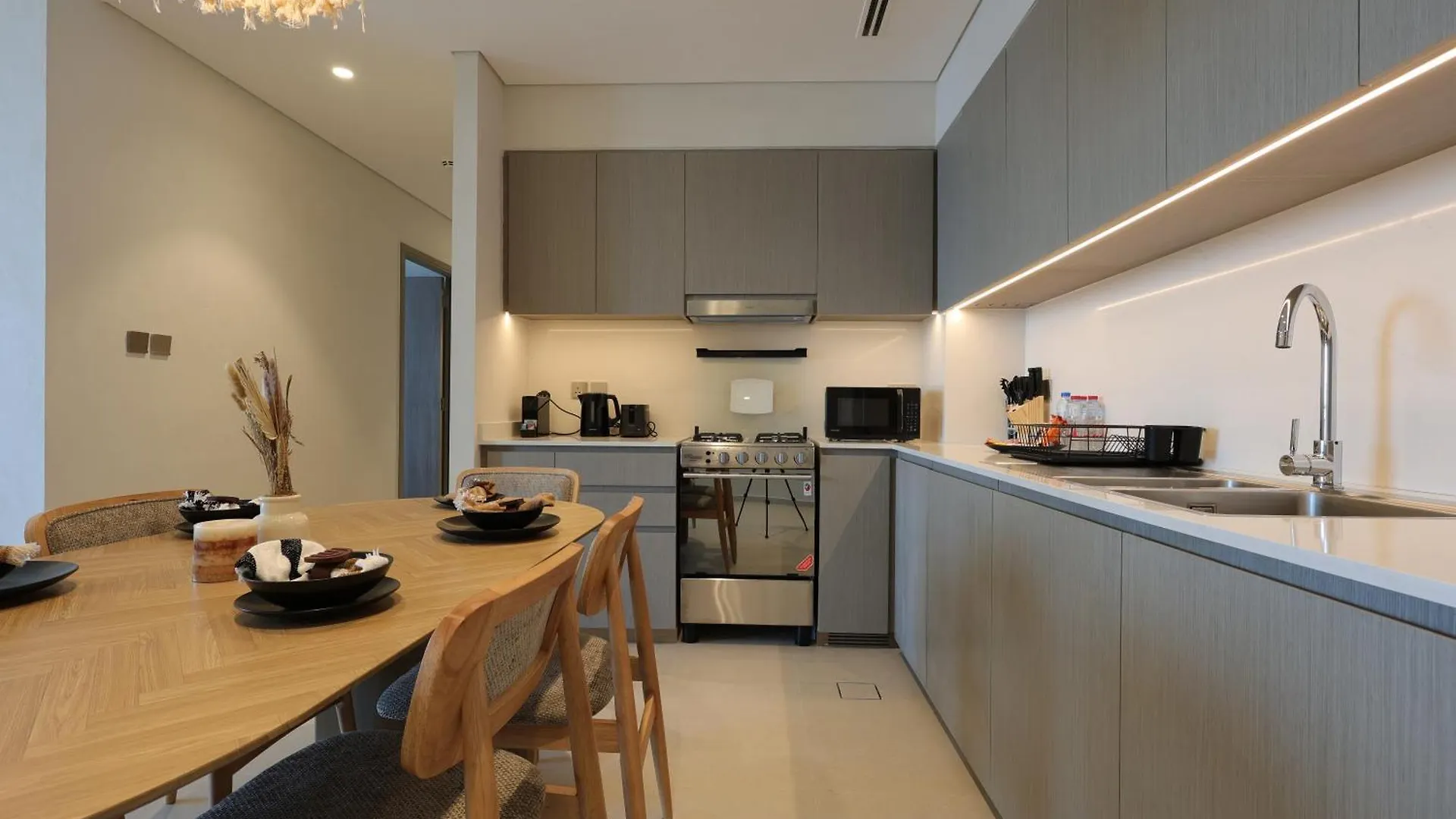 2Br Luxe Sea View Bohemianstyle Apartment Dubai