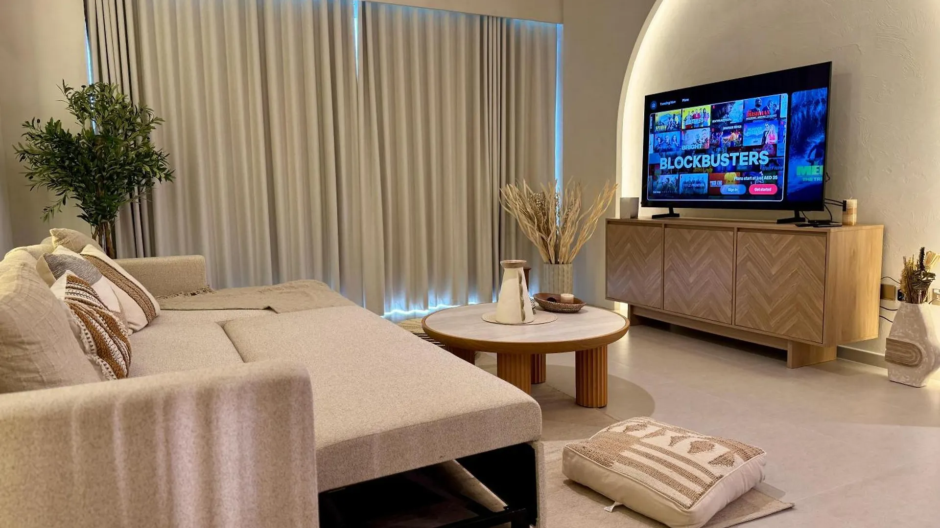 2Br Luxe Sea View Bohemianstyle Apartment Dubai