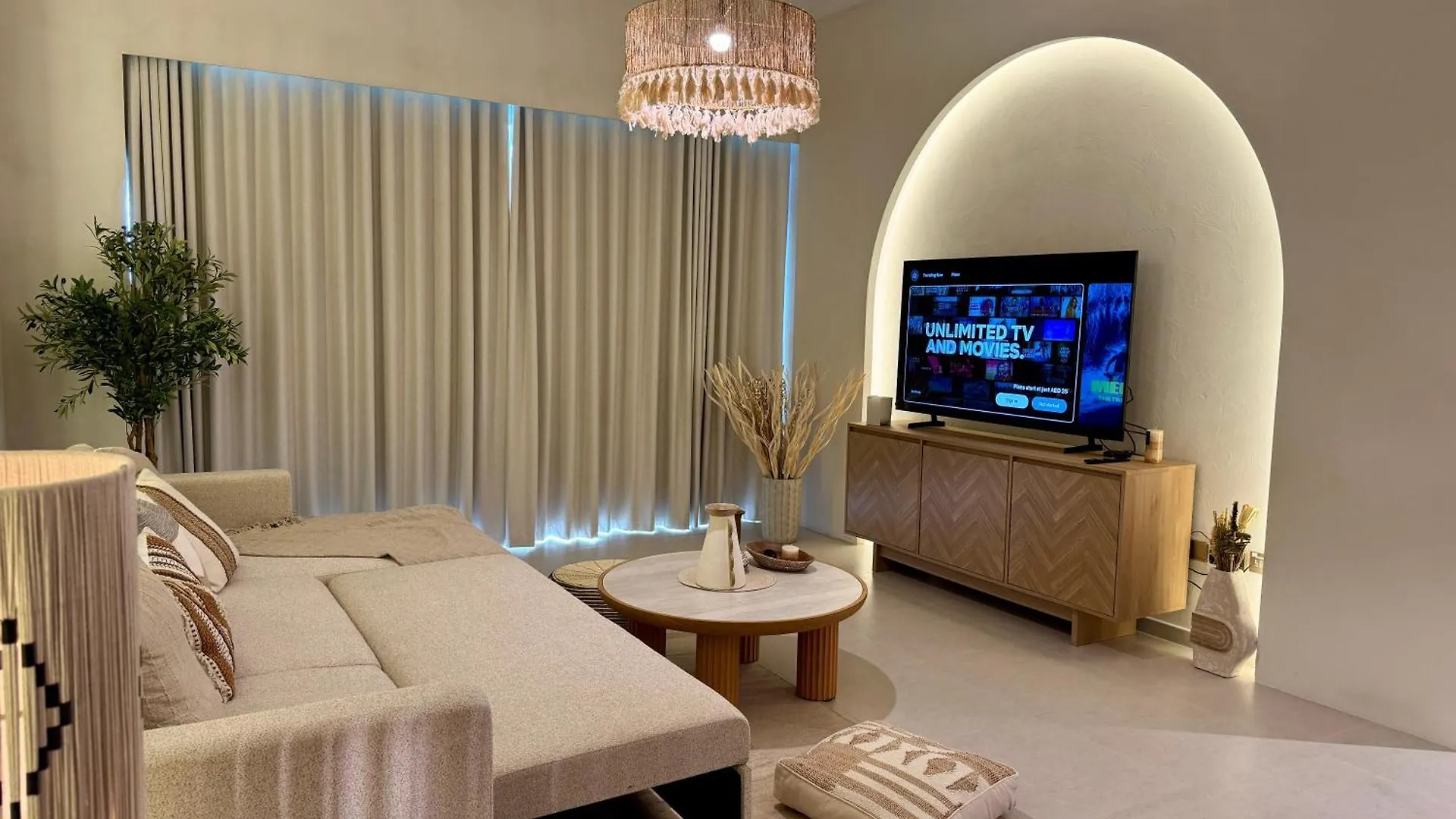 2Br Luxe Sea View Bohemianstyle Apartment Dubai