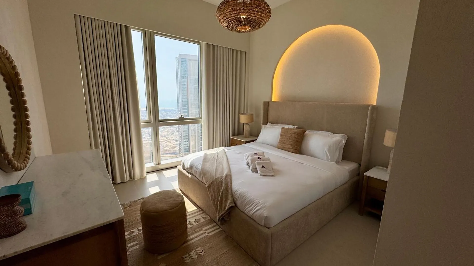 2Br Luxe Sea View Bohemianstyle Apartment Dubai